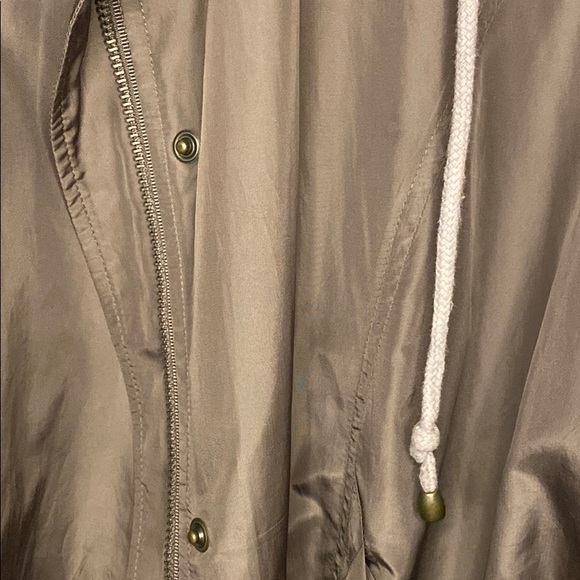 🌟 2 for $30 Lightweight Kakhi Windbreaker - Picture 2 of 4